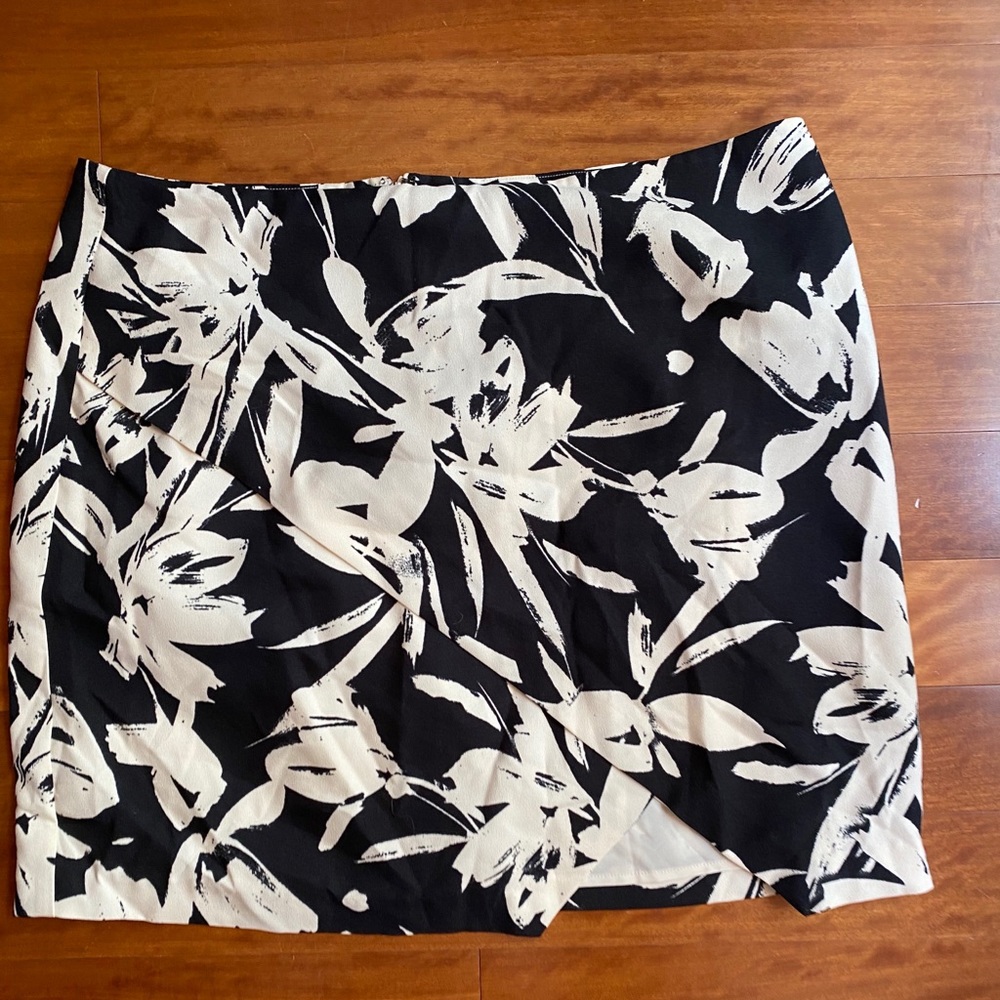 Banana Republic Black and White Mini Skirt